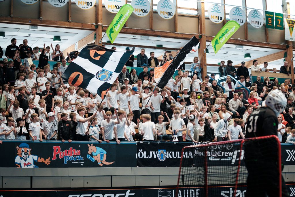 Esport Oilersin ottelutunnelmaa Tapiolan urheiluhallissa