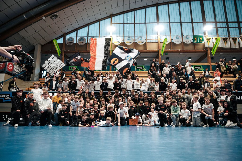 Esport Oilersin ottelutunnelmaa Tapiolan urheiluhallissa