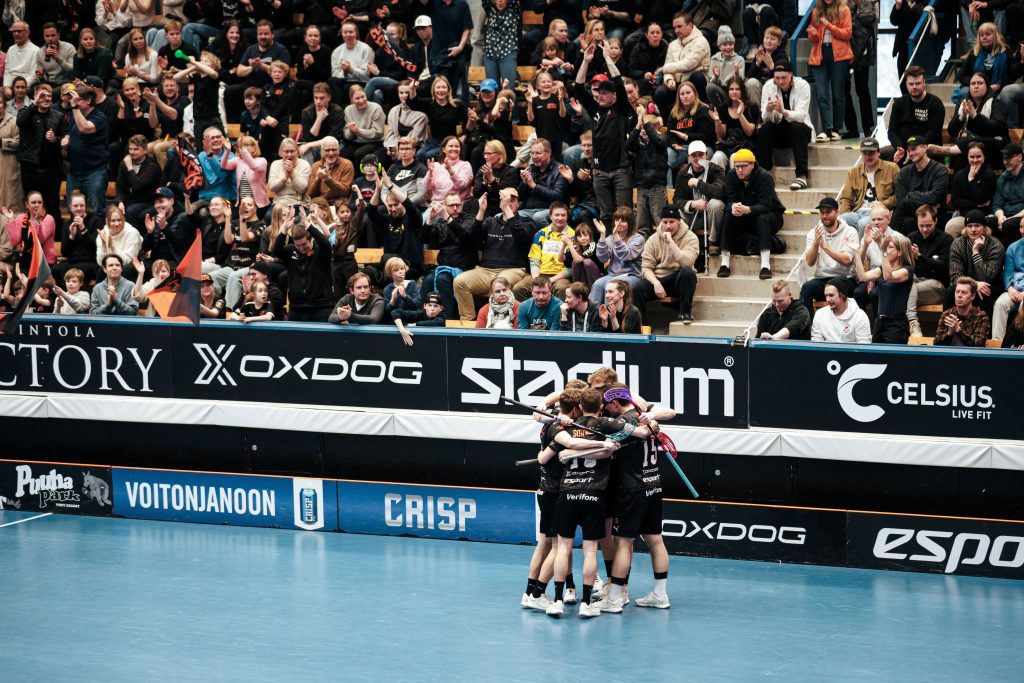Esport Oilersin ottelutunnelmaa Tapiolan urheiluhallissa